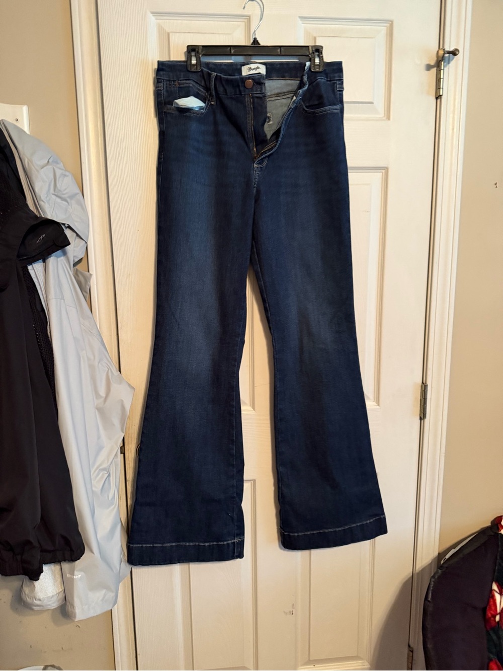 Women’s size 32x36 wrangler jeans